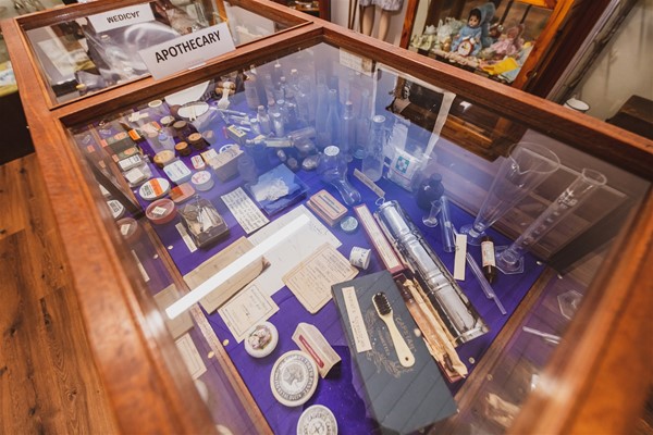 Yilgarn History Museum - Medicine and apothecary display