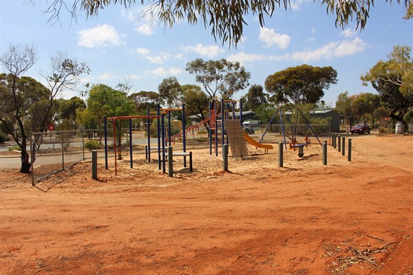 Sandalwood Lodge - Playground at the Caravan Park